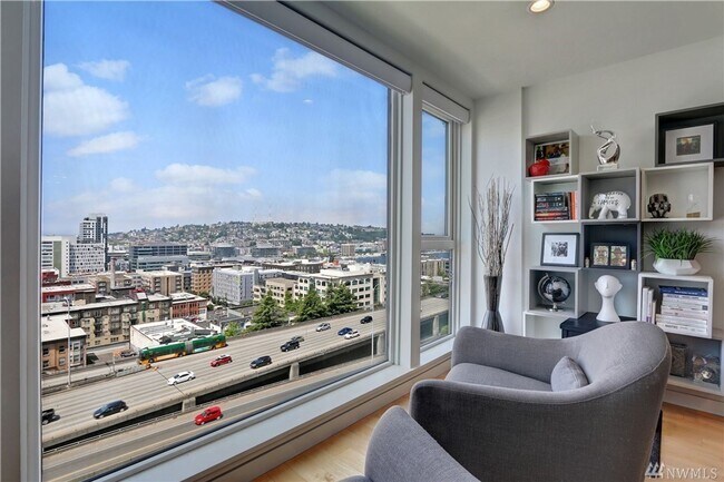 Building Photo - 400 Melrose Ave E