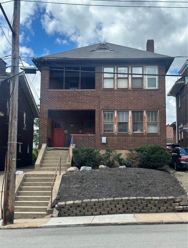 Building Photo - 3415 Parkview Ave