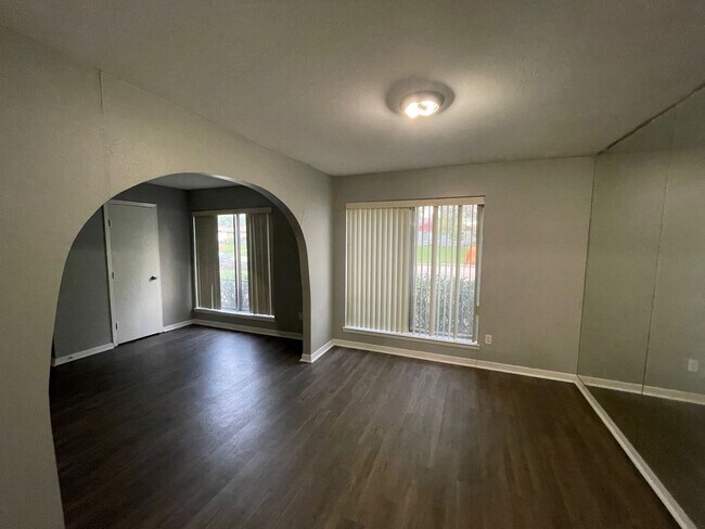 Building Photo - 6172 Whitman Ave