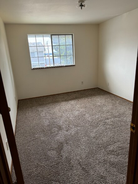 Building Photo - 150 SE Barrington Dr