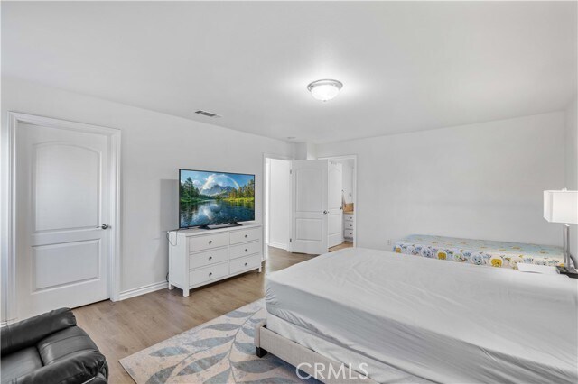 Building Photo - 1046 W 253rd St