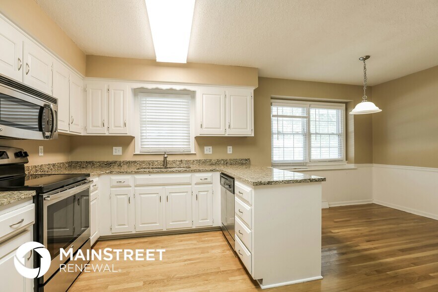 Building Photo - 404 Meadow Ln