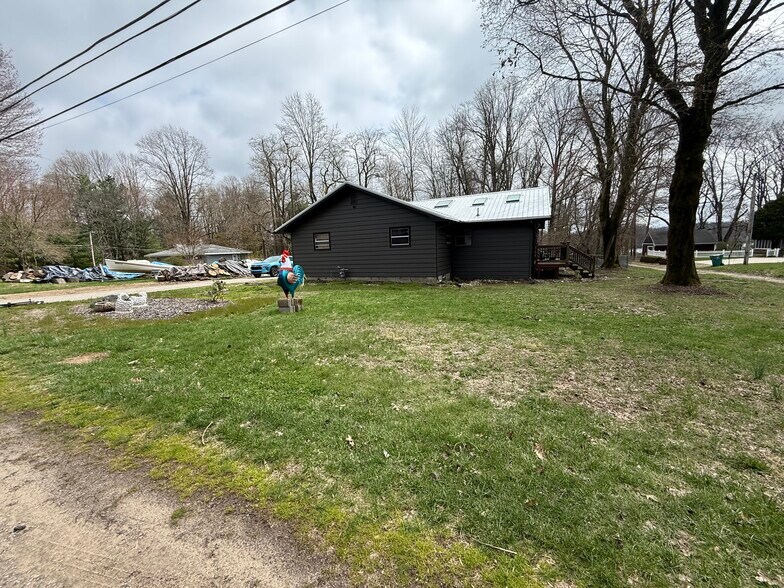 Building Photo - 32275 Center St