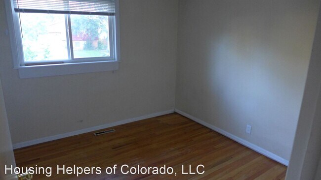 Building Photo - 6 br, 2.5 bath House - 560 S 40th Street