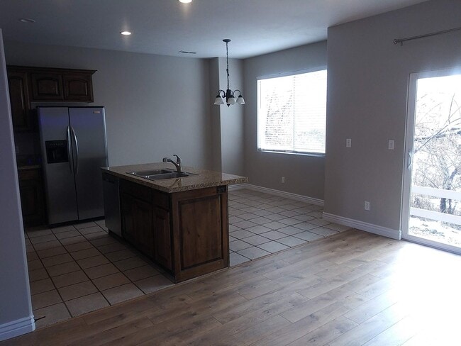 Building Photo - Beautiful 3 Bedroom Town Home PG!