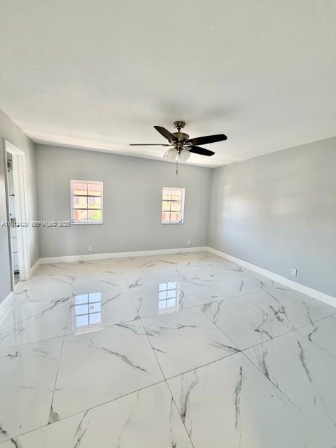 Building Photo - 3064 Riverside Dr