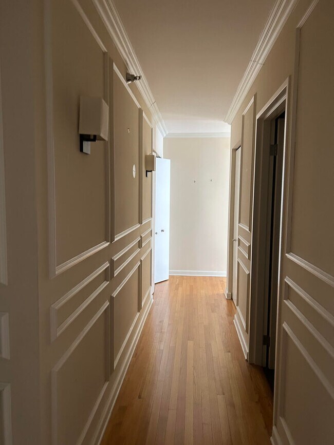 Building Photo - 512 N McClurg Ct