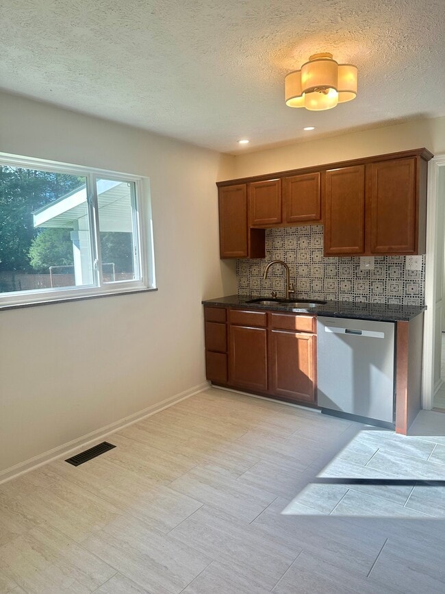 Building Photo - 8017 Hayden Dr NW