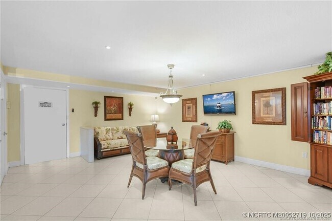 Building Photo - 10200 S Ocean Dr