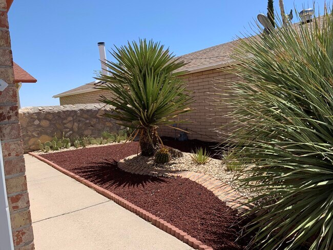 Building Photo - 6745 Ridge Top Dr