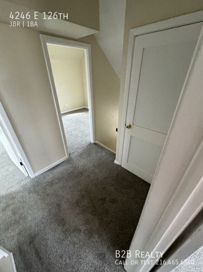 Building Photo - 4246 E 126th-