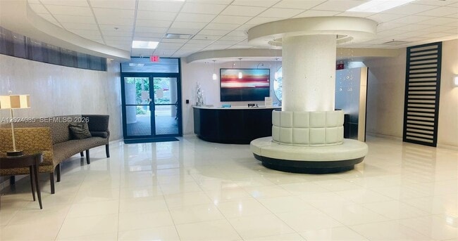 Building Photo - 1623 Collins Ave