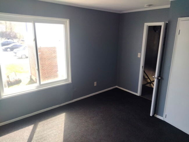 Building Photo - 137 Naugatuck St