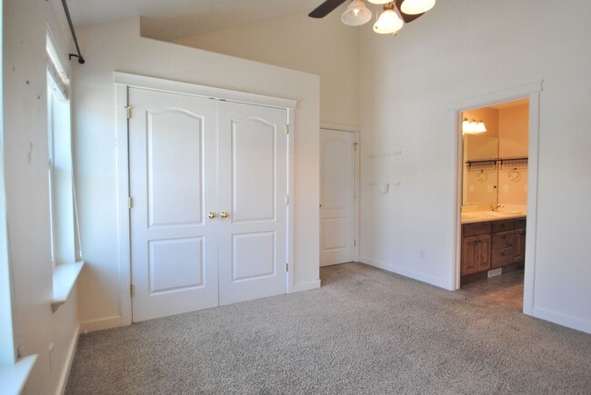 Building Photo - 1035 N 130 W