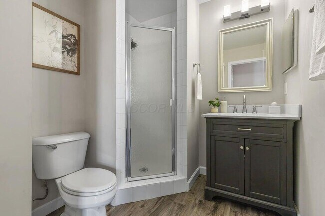 Building Photo - 484 Linwood Ave