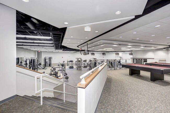 Building Photo - Spacious & Bright Studio at River Place East