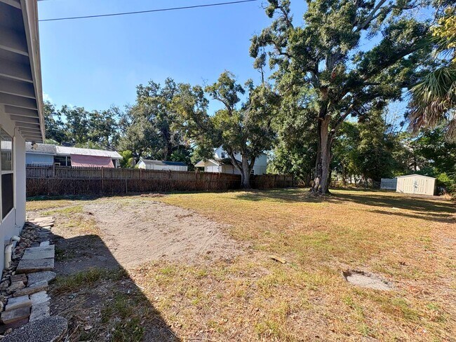 Building Photo - Newly Renovated 3 Bed, 2 Bath Home w/ Huge Fenced Yard