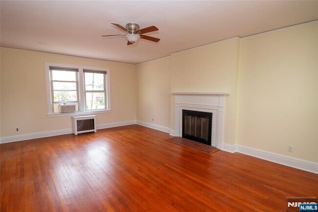 Building Photo - 29 13th Ave
