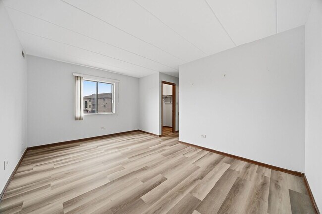 Building Photo - 13913 Laramie Ave