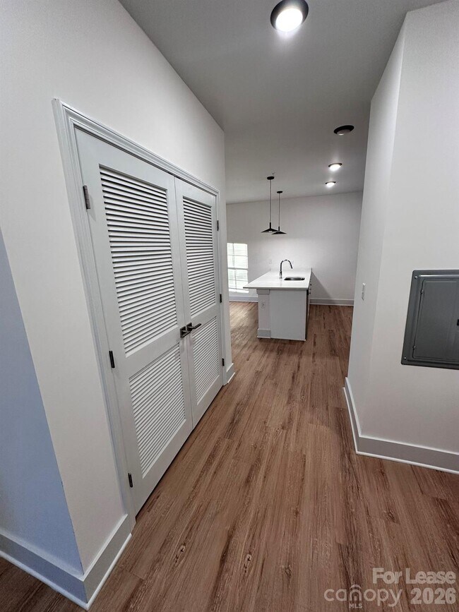 Building Photo - 3515 Markland Dr