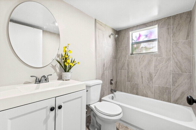 Building Photo - 733 Normandy Trail