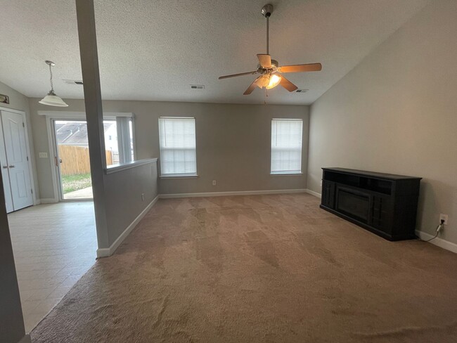 Building Photo - 3 BR house, all one level, for rent in For...