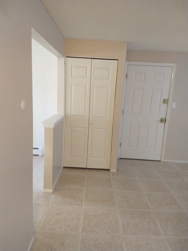 Building Photo - 4715 Scenic Cir