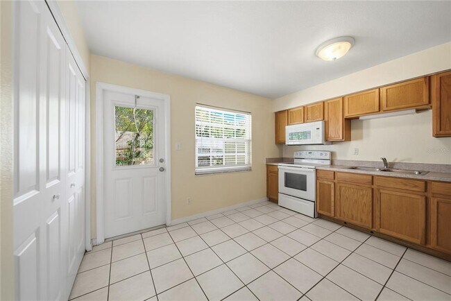 Building Photo - 13542 Embassy Park Ct