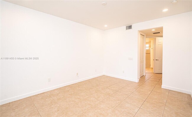 Building Photo - 8231 NW 127th Ln