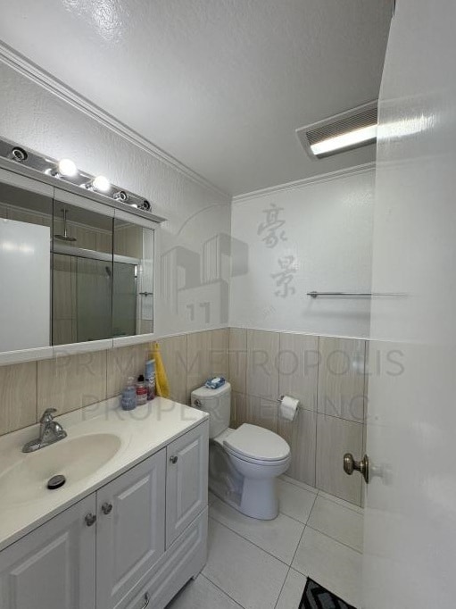 Building Photo - 60 Surrey Ct