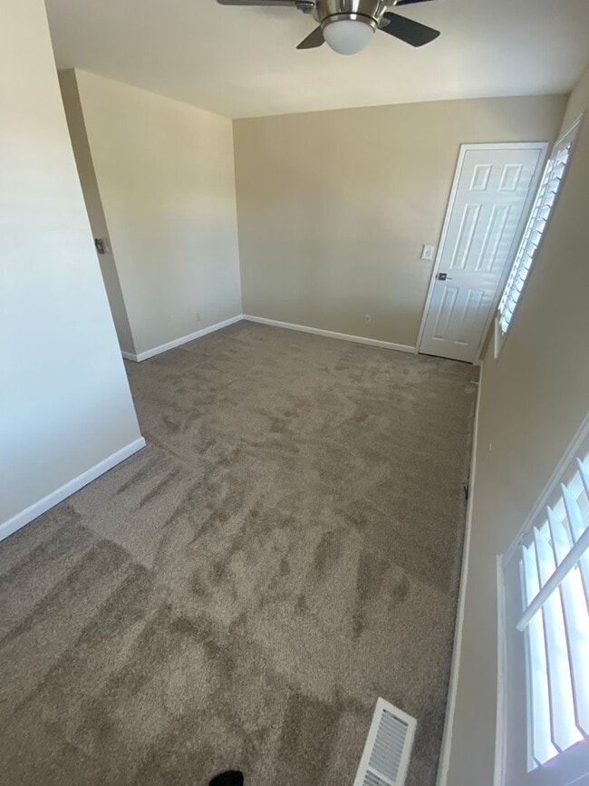 Building Photo - Upgraded 4 bed 2.5 bath home in San Jose. This is a must see!