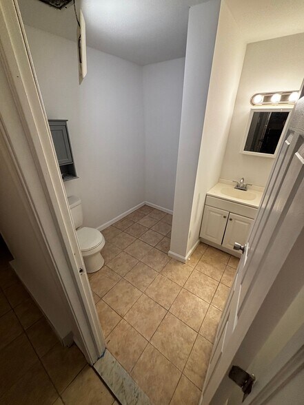 Building Photo - 9294 Bluebird Ct
