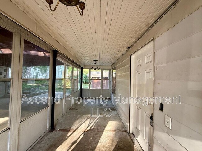 Building Photo - 4749 Rexway Ln