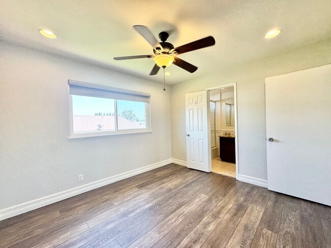Building Photo - Beautiful 5B/2.5BA Home With Office Locate...
