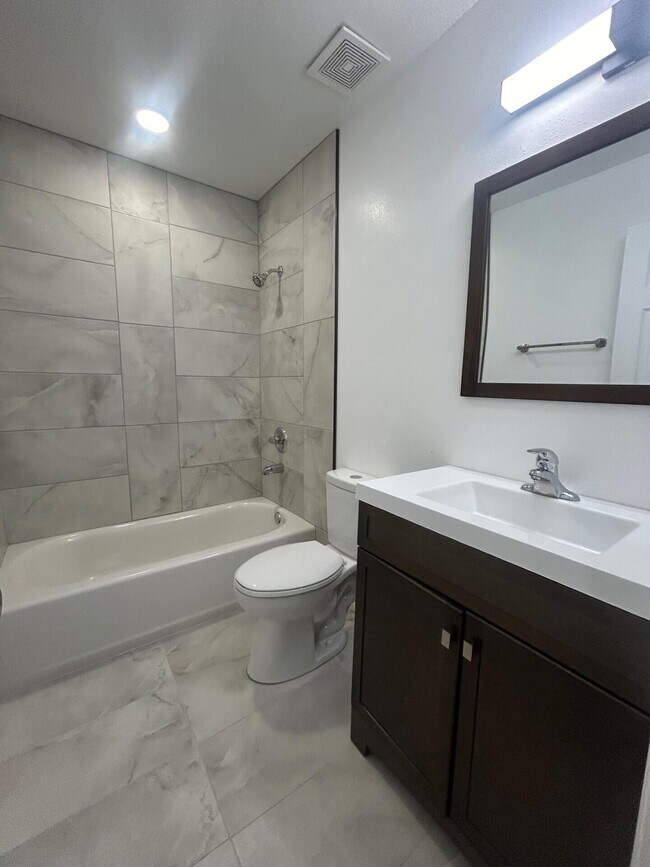 Building Photo - 7923 Oak Forest Dr