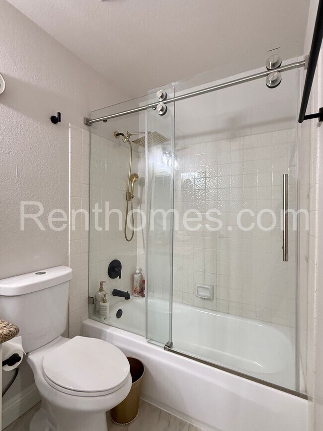 Building Photo - 11872 Bernardo Terrace