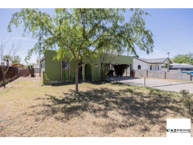 Building Photo - Discover this Charming 2/2 Phoenix House in Coronado Arts District!!