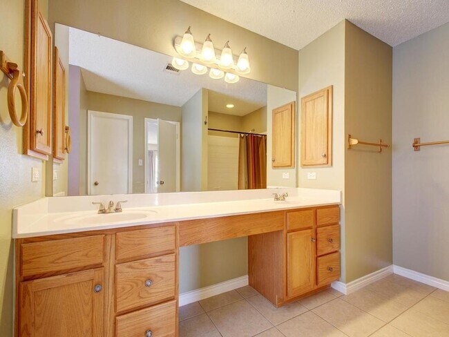 Building Photo - 1101 Stillwell Ridge