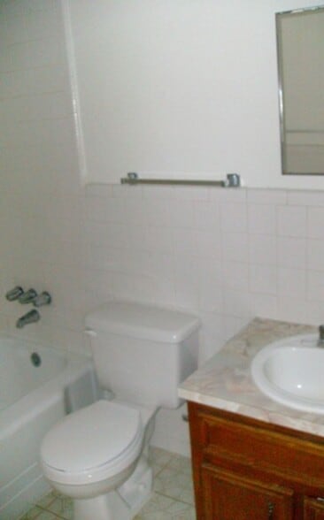 Building Photo - 804-804 Williamson Dr