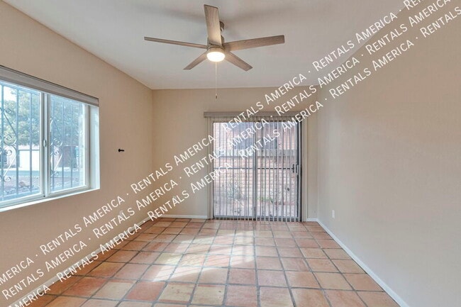 Building Photo - 277 E Root Way