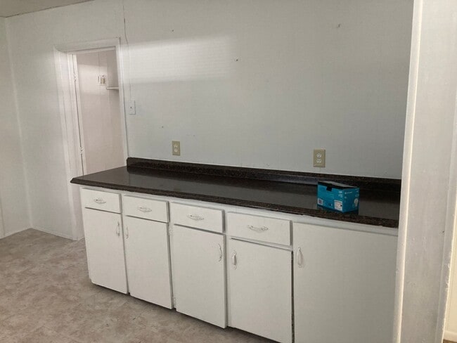 Building Photo - 3 bedroom 1 bath