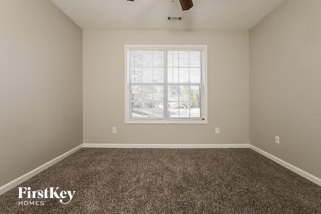 Building Photo - 617 Creekstone Ct