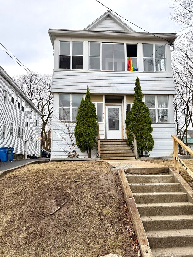 Building Photo - 876 Warren St