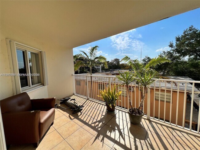 Building Photo - 637 SW 3rd St