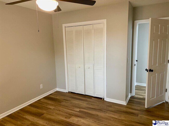 Building Photo - 1052 Wellington Dr