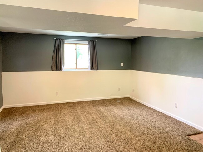 Family room/ 4th Bedroom - 155 Bayberry Ln