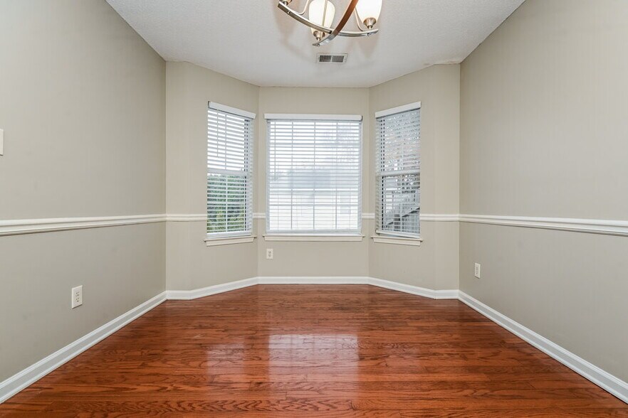 Building Photo - 2812 Oakvale Falls Dr