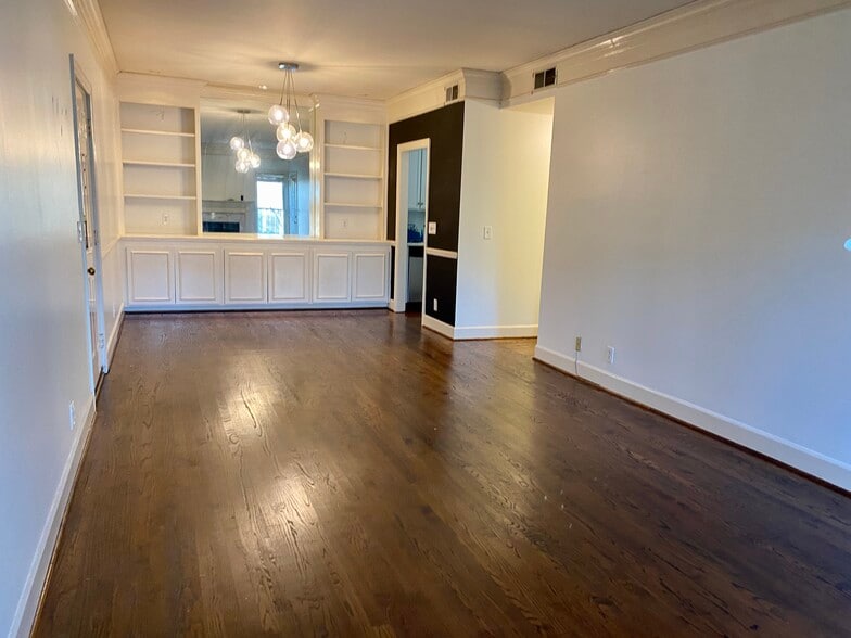Living room - 514 Sloan Rd