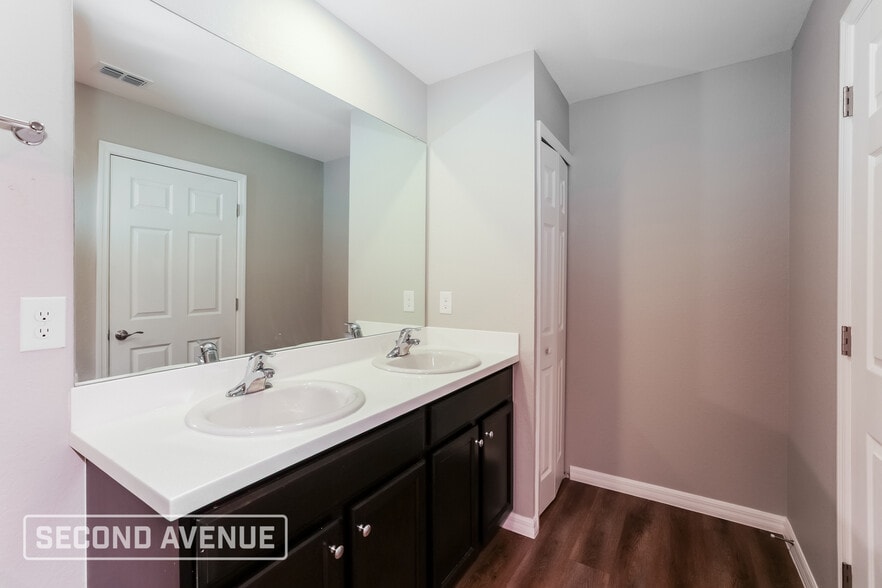 Building Photo - 14103 Hughes Ave