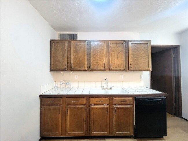 Building Photo - 7724 Val Verde Dr